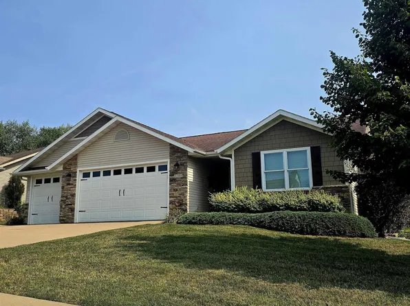 1106 Arbor Trace Dr, Oskaloosa, IA 52577