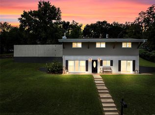 1032 Woodland Trails Dr, Fenton, MO 63026