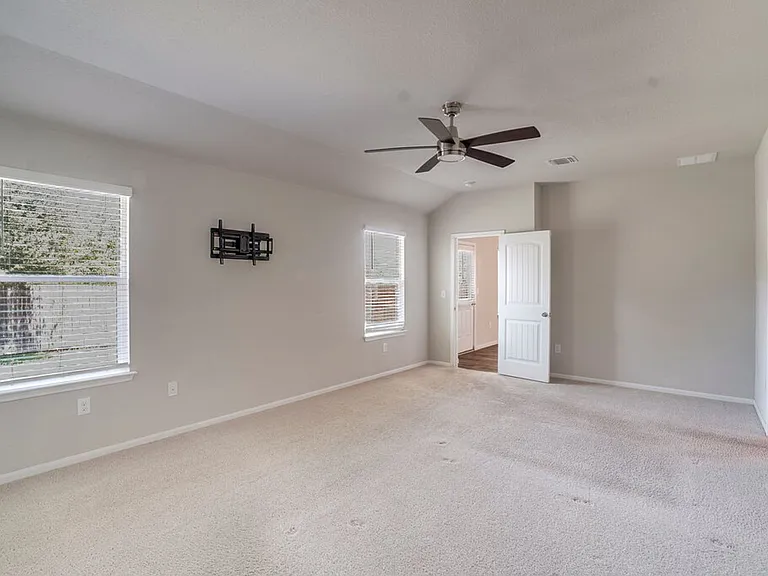 13804 Cantarra Dr — Photo 16