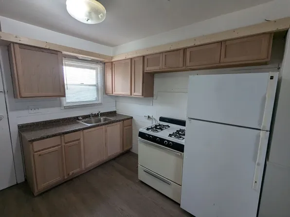 2 Chambers St, Campbell, OH 44405