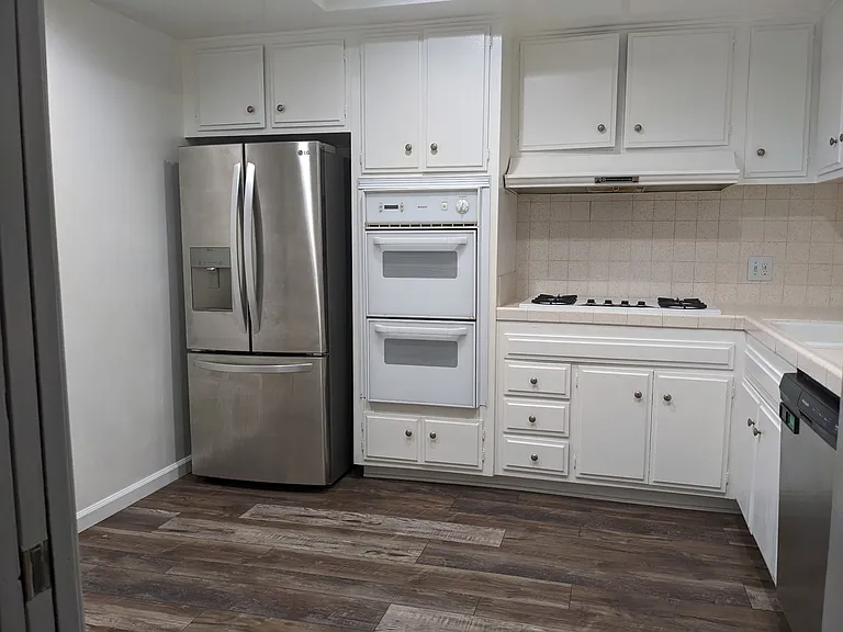 211 S Wilson Ave — Photo 15