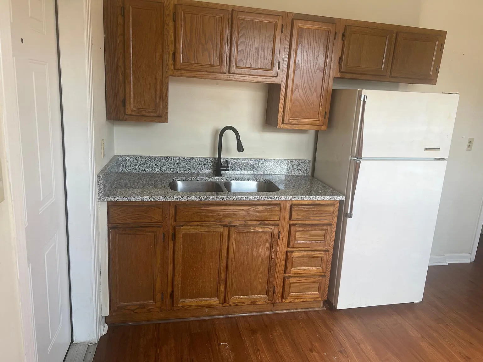 2 bed, 1000 sqft, $1,325 — Photo 4