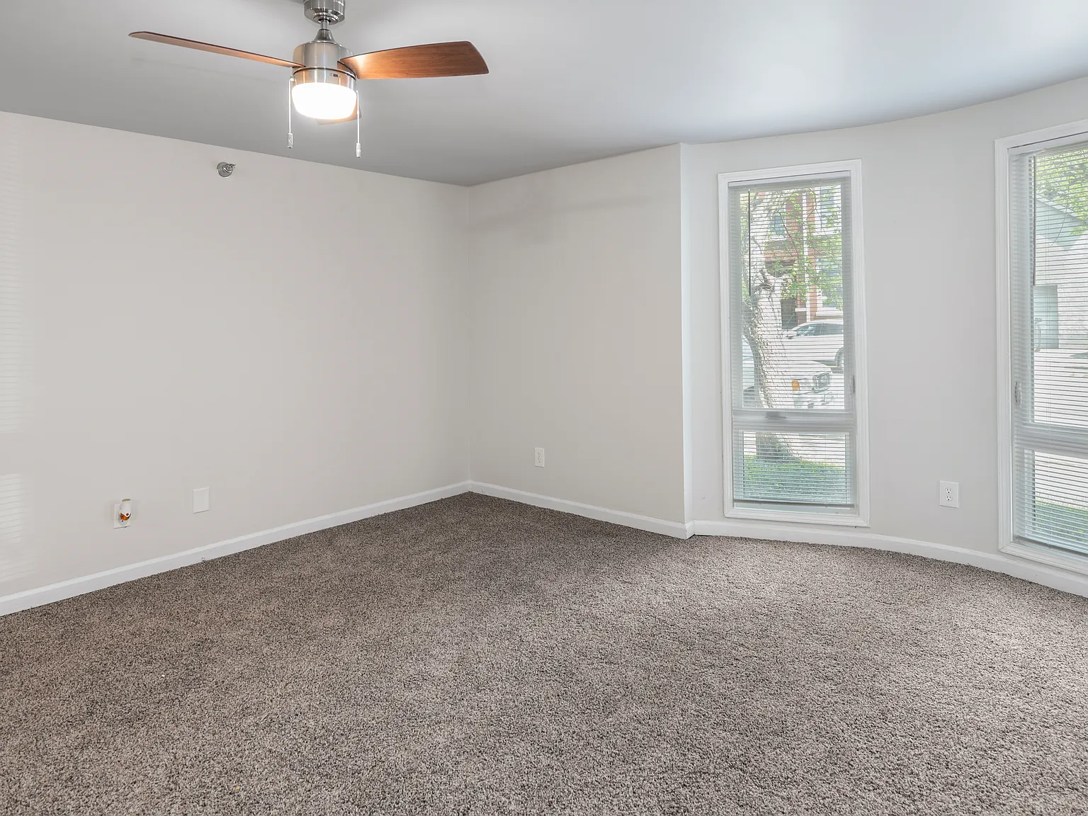 2 bed, 1.5 bath, 1077 sqft, $1,299 — Photo 2