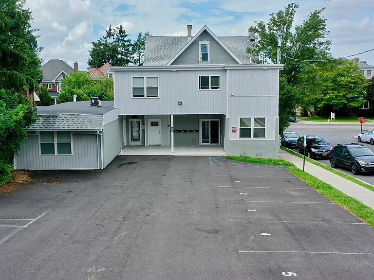 801 W Broad St #4 — Photo 3