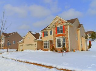 1664 Hunter Rd, Waukesha, WI 53189