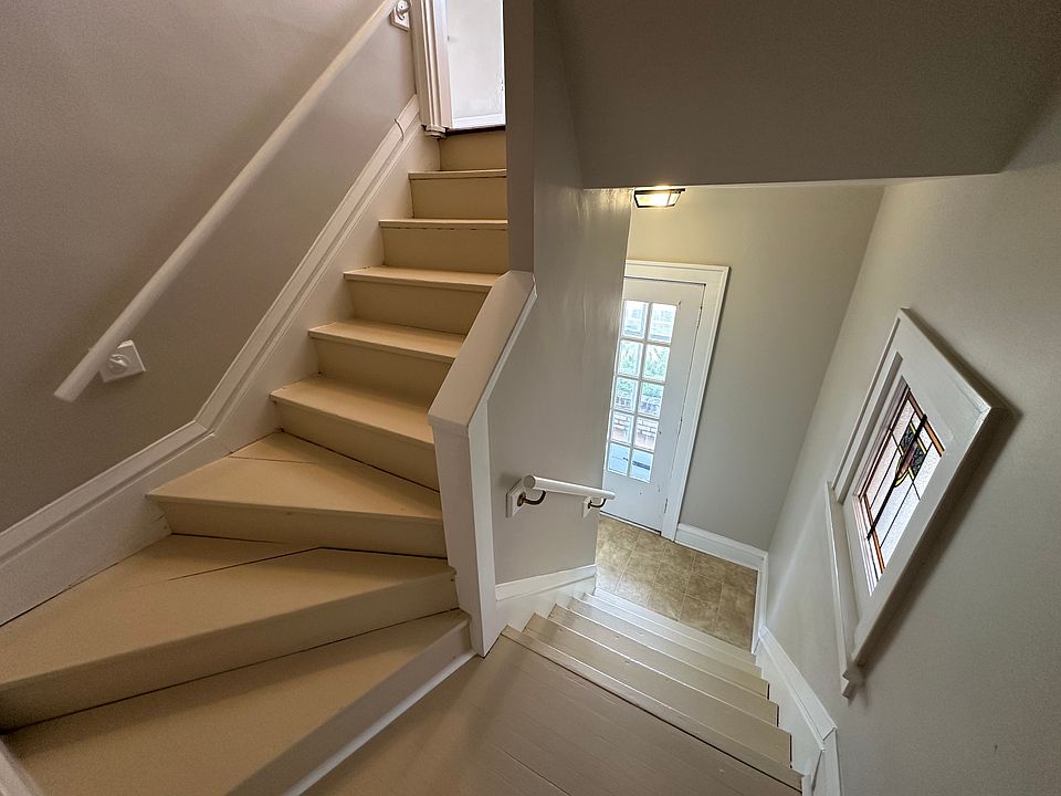 2nd Floor Entryway