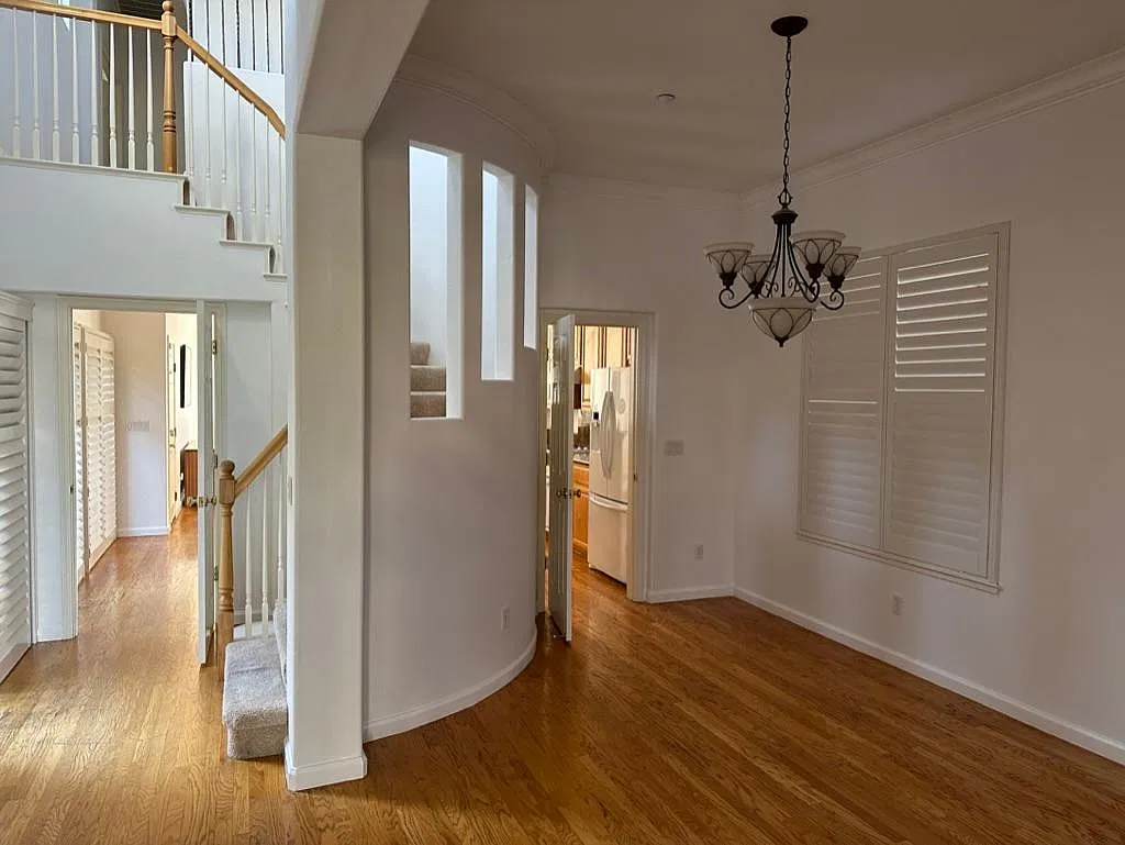 1041 Wayne Way — Photo 2