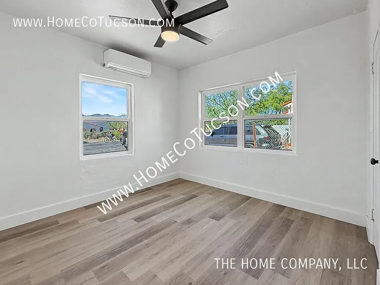 1812 E 9th St — Photo 15
