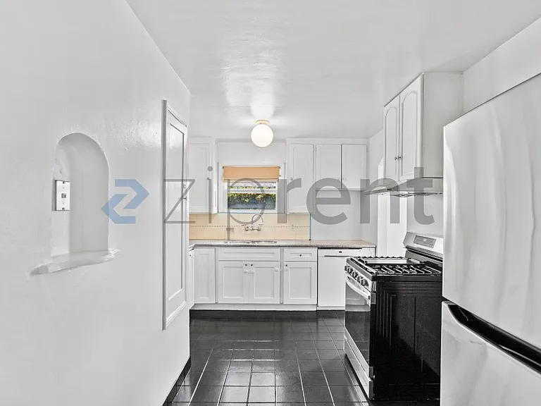 14331 Capri Dr — Photo 11