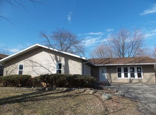 326 Rockhurst Rd, Bolingbrook, IL 60440