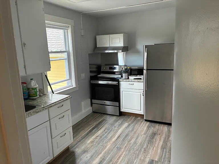 118 N Main St — Photo 3