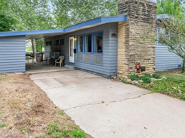 2334 S McAdam Dr, Wichita, KS 67218