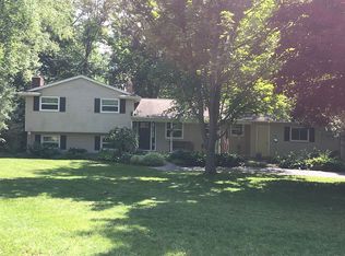 3147 Cairncross Dr, Oakland, MI 48363