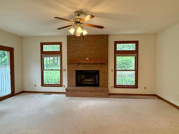 5th image of 609 Piedmont Ln