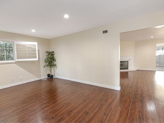 3rd image of 23395 Schoolcraft St