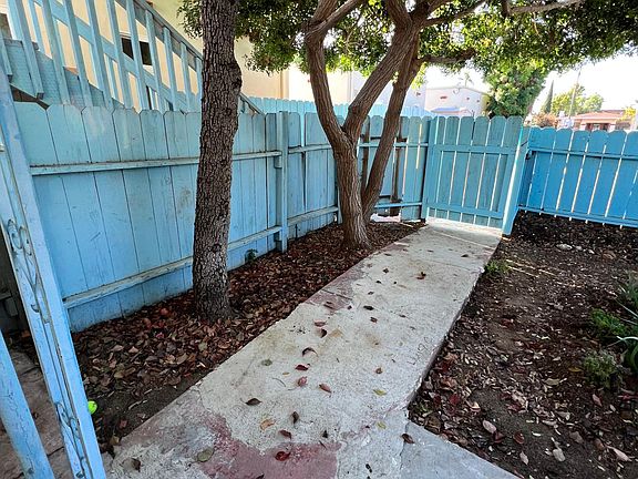 4th image of 2920 Kalmia St #C
