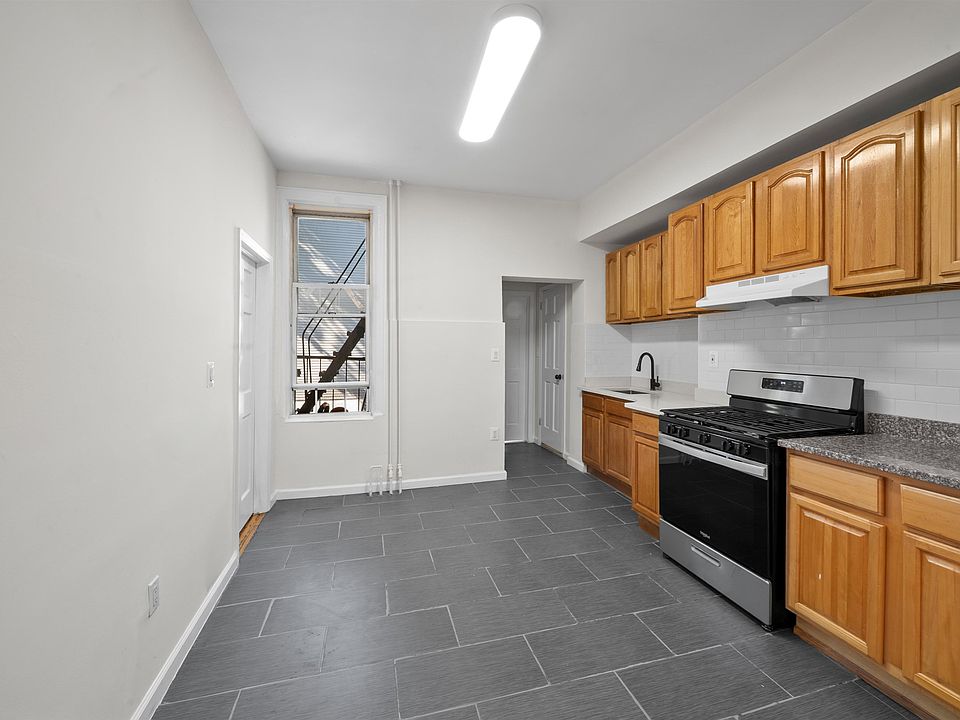 1st image of 67 Franklin St APT 2