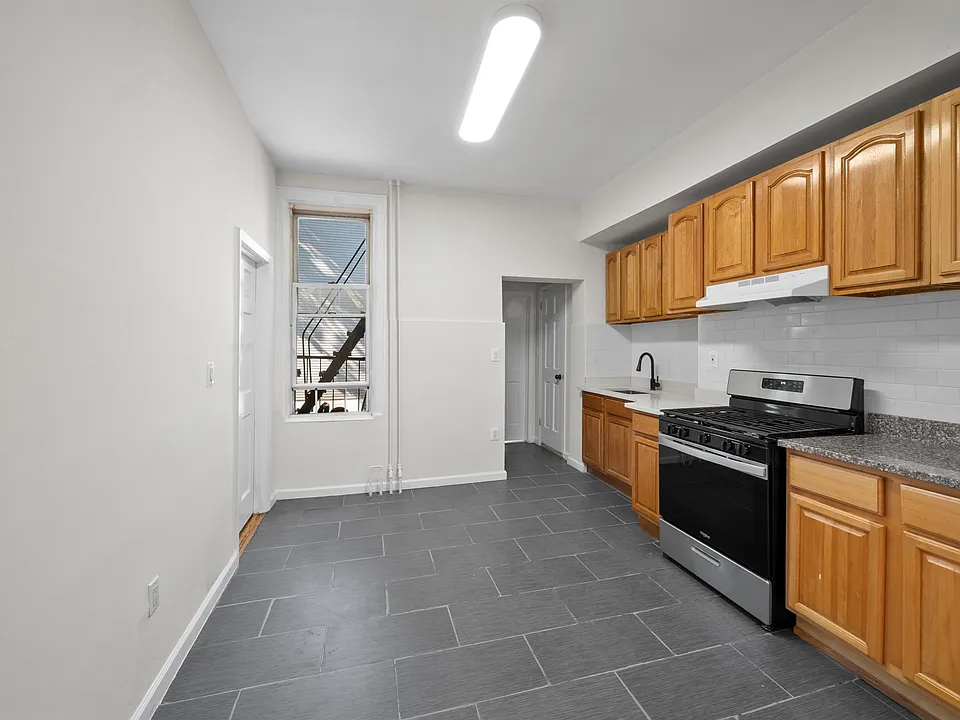 67 Franklin St #2
