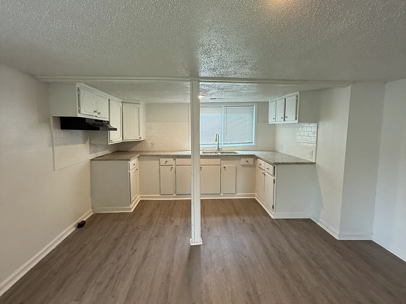 6 bed, 1930 sqft, $1,595 — Photo 2