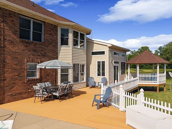 4th image of 3877 Meadowbrook Dr