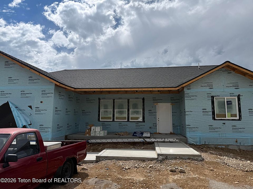 1st image of 365 Scrub Oak Dr