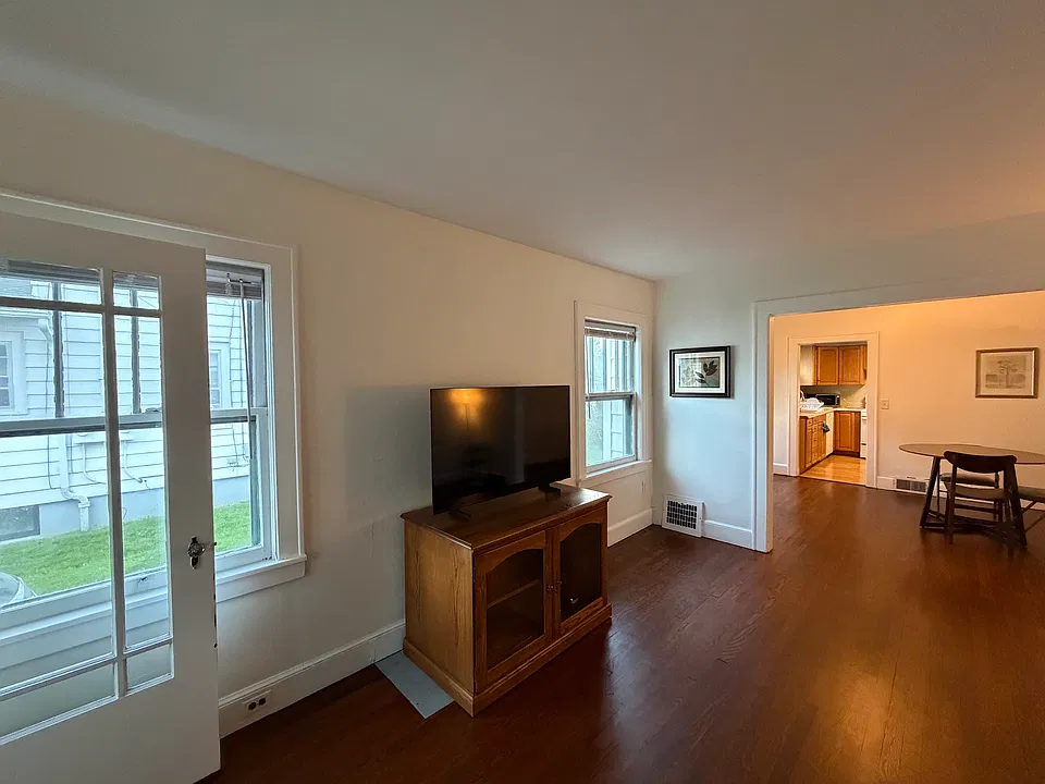 101 Helen St #1