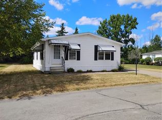 106 Parkside Cir, Buffalo, NY 14227