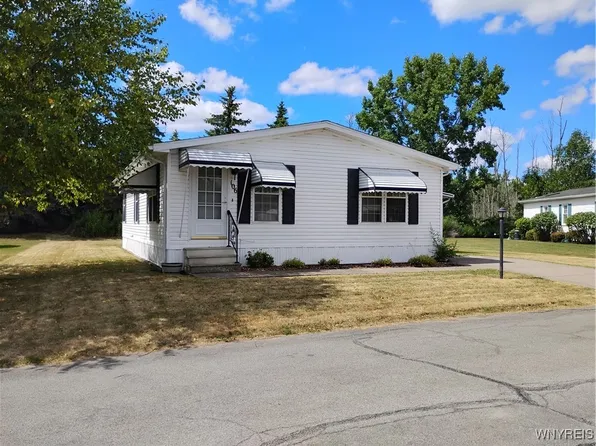 106 Parkside Cir, Buffalo, NY 14227