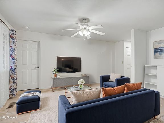 5th image of 312 Waterfront Pl