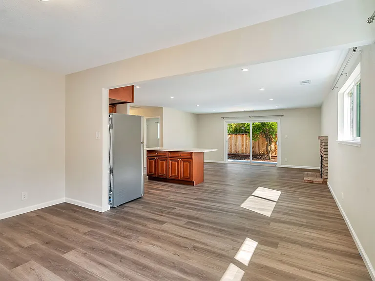 1581 Willowdale Dr — Photo 11