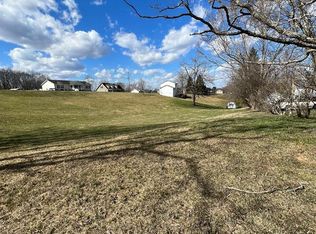 Apple Ridge Dr, Beaver, WV 25813