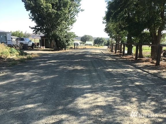 Indermuhle Road looking South from the property.>