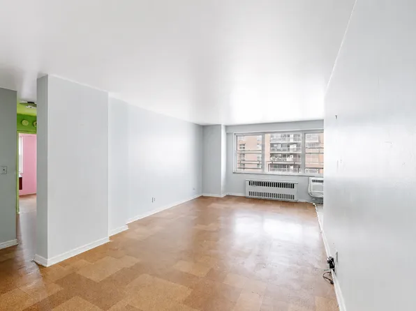 2942 West 5th Street image 1 of 25