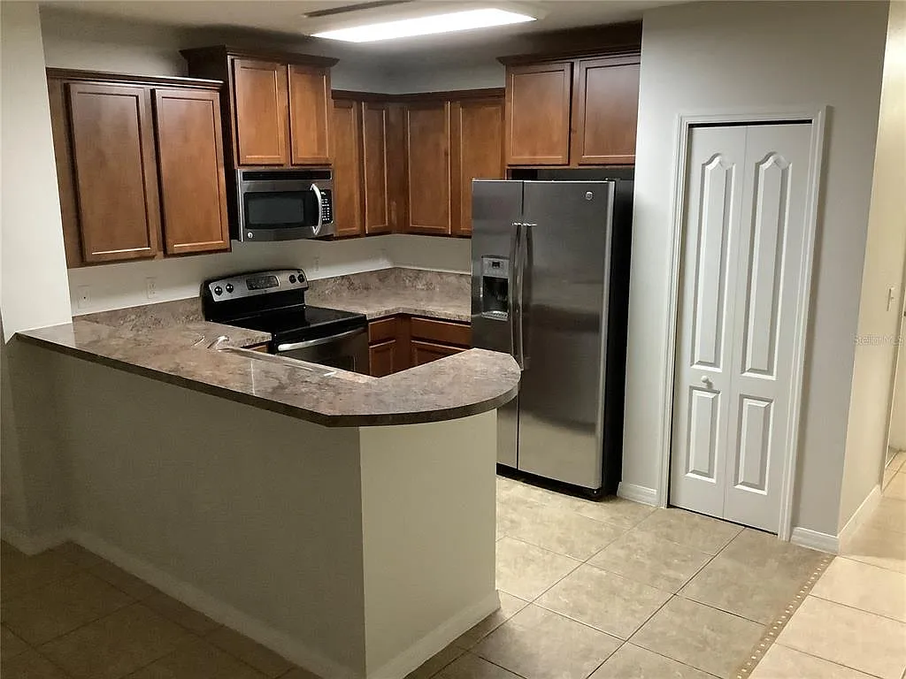 3 bed, 2.5 bath, 1404 sqft, $2,000 — Photo 2
