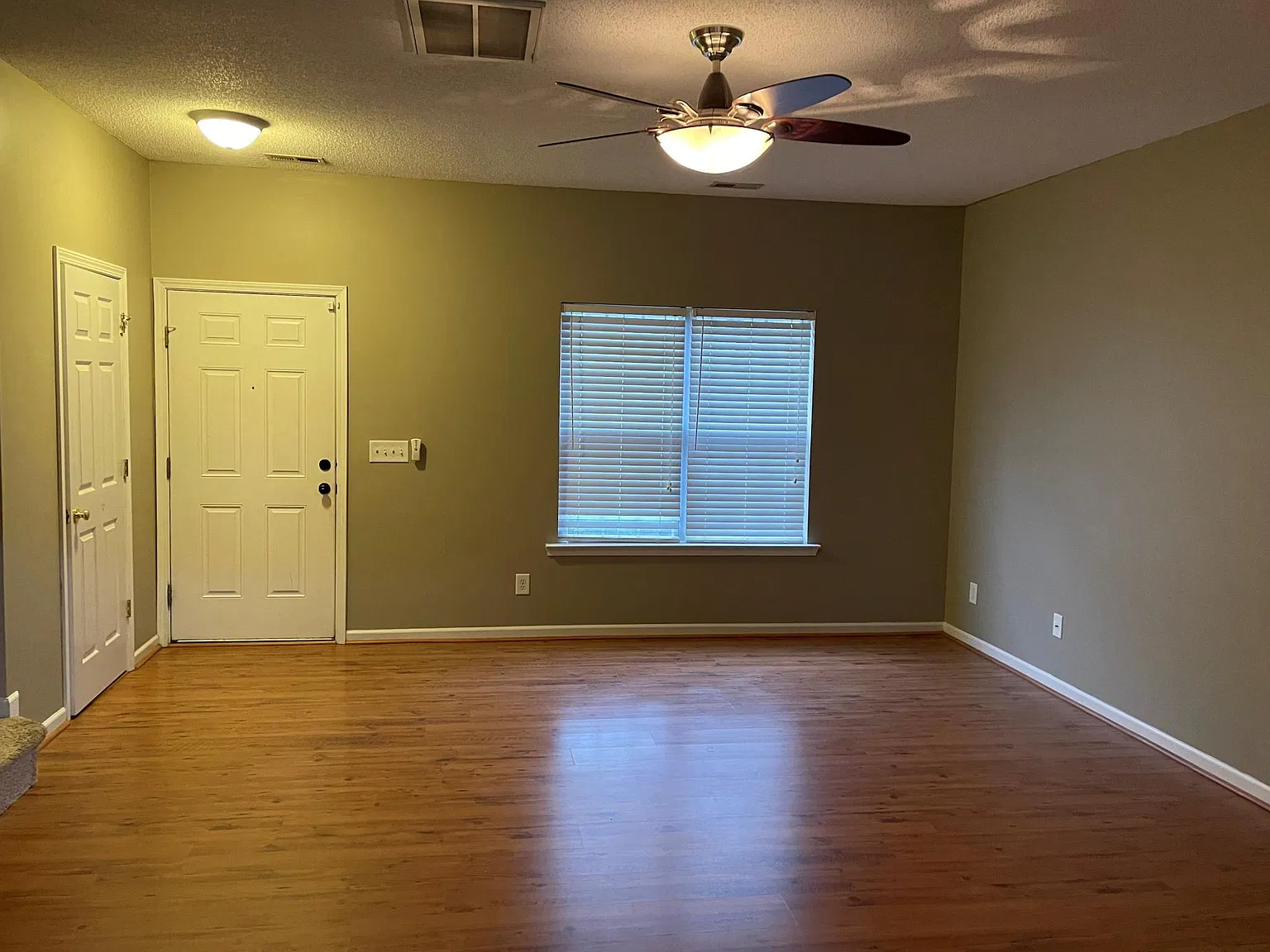 3 bed, 2.5 bath, 1440 sqft, $1,750 — Photo 2