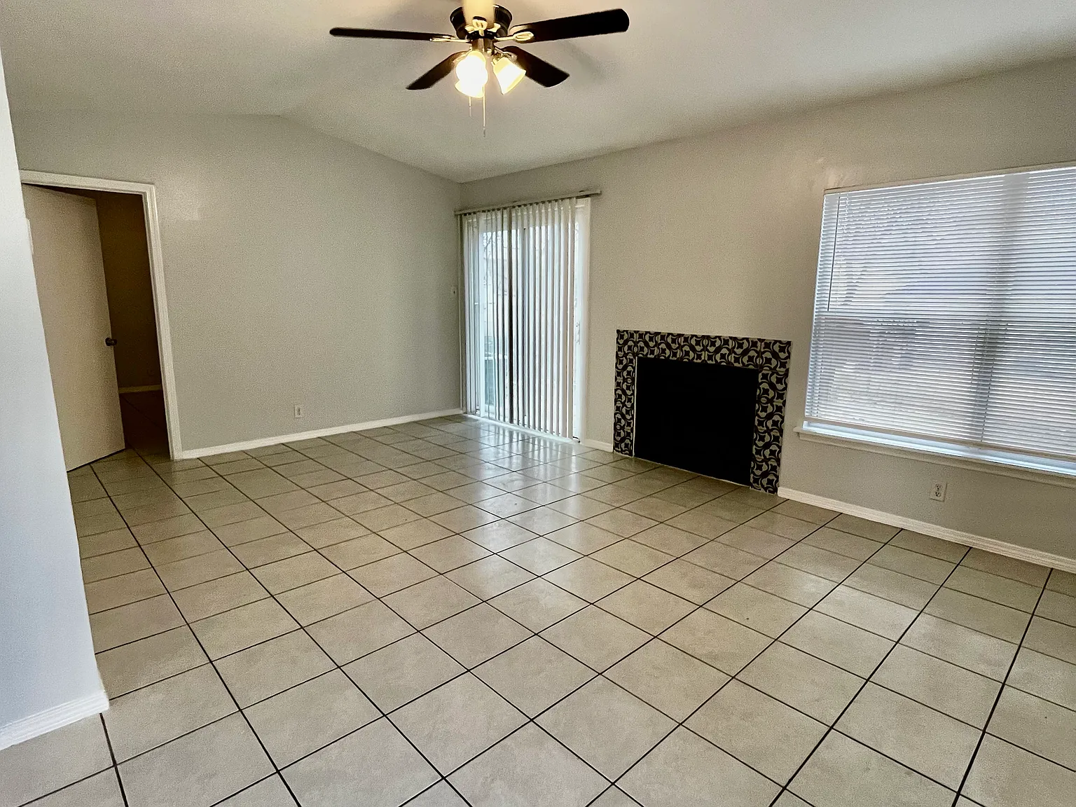 6010 Hidden Sunrise Dr — Photo 2