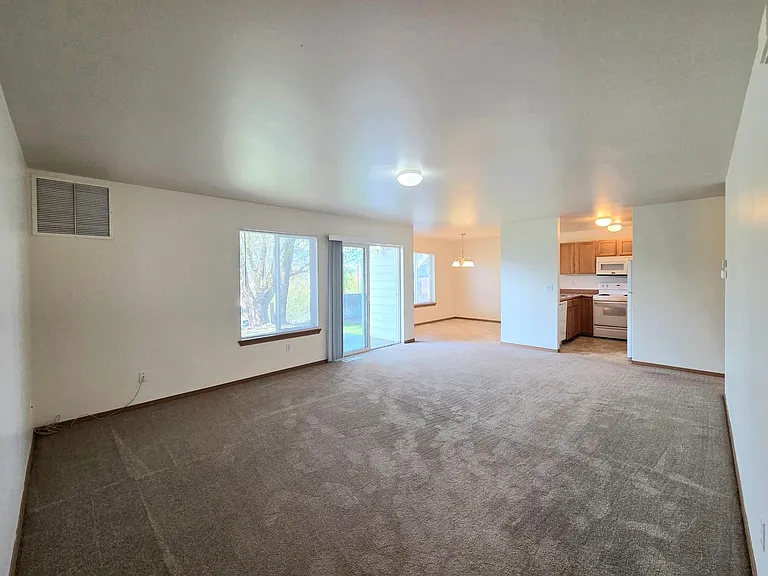 364 9th St NE — Photo 7