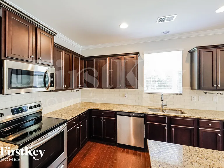7009 Elm Crest Cir — Photo 5
