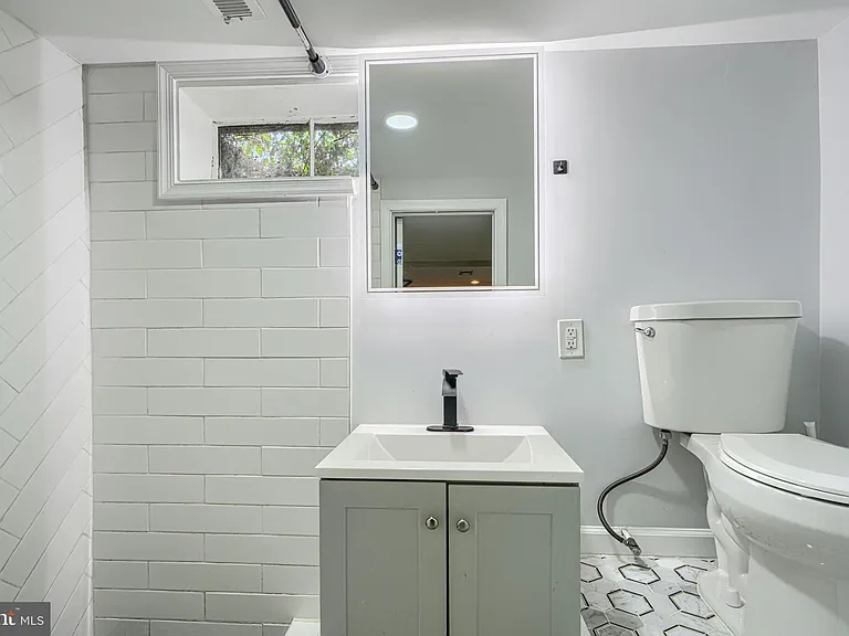 520 White Oak Dr — Photo 25