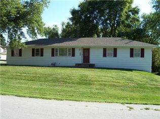 407 E 8th St, Kearney, MO 64060
