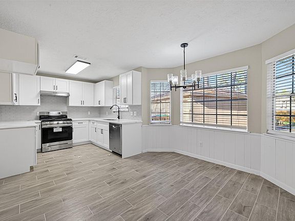 5th image of 6038 Greenmont Dr