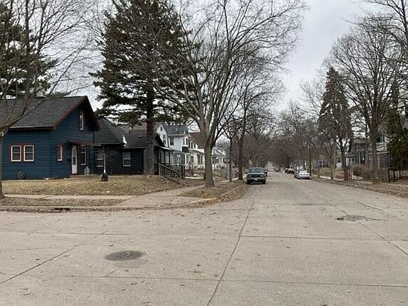 4th image of 3255 Sheridan Ave N