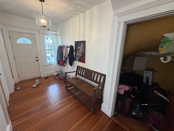 5th image of 104 W Adams St #1