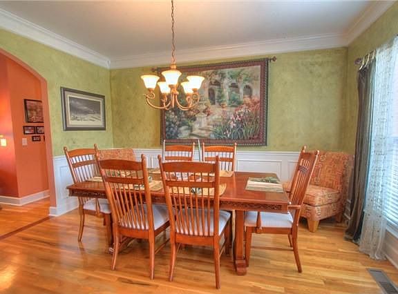 2nd image of 2417 Adelaide Dr