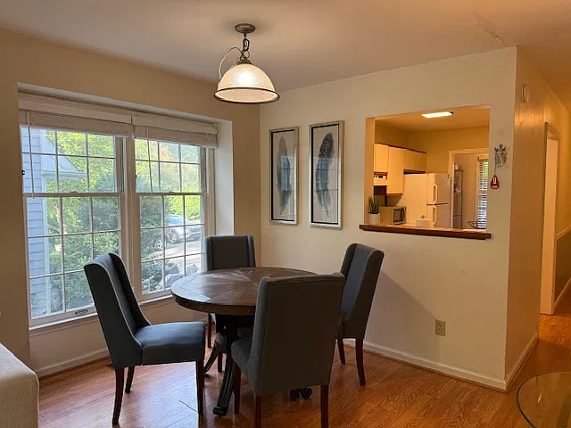 2 bed, 2.5 bath, 1081 sqft, $2,200 — Photo 2