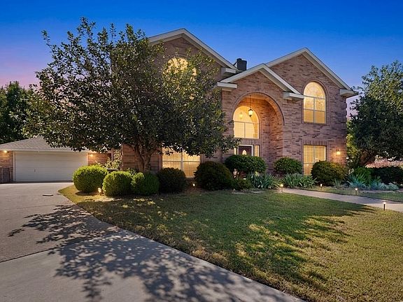 3rd image of 3509 Mistletoe Ln