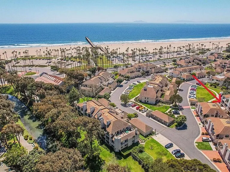 716 Island View Cir — Photo 1