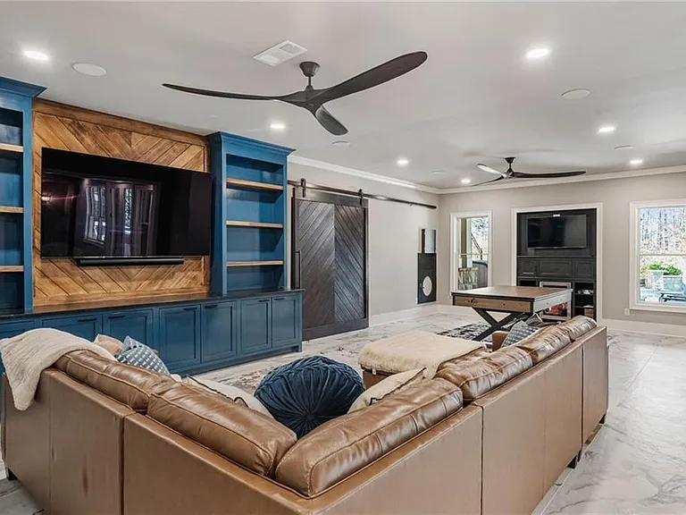 5265 Peachtree Dunwoody Rd — Photo 31