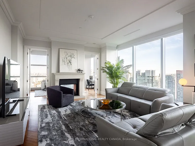 183 Wellington St W #4301 — Photo 4