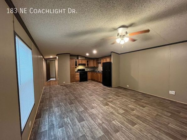 183 NE Coachlight Dr